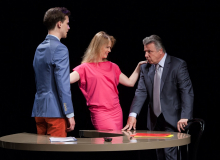 fot. Szymon Brzoska/EAST NEWS
Warszawa 5.11.2014
Teatr Kamienica przedstawienie "Milosc i polityka" wg sztuki Pierreâa Sauvilla, w rezyserii Grzegorza Chrapkiewicza. 
N/Z: Emilian Kaminski, Magdalena Wojcik, Marcel Sabat